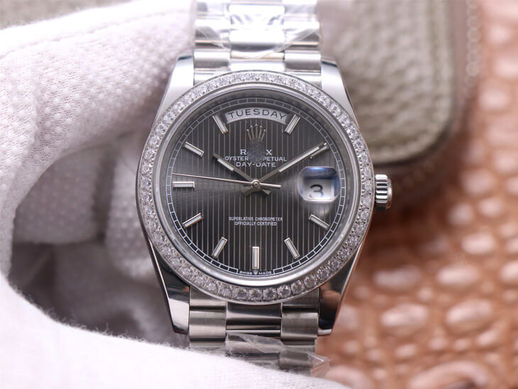 DAY DATE M228349RBR-0008 EW FACTORY DIAMOND-SET BEZEL